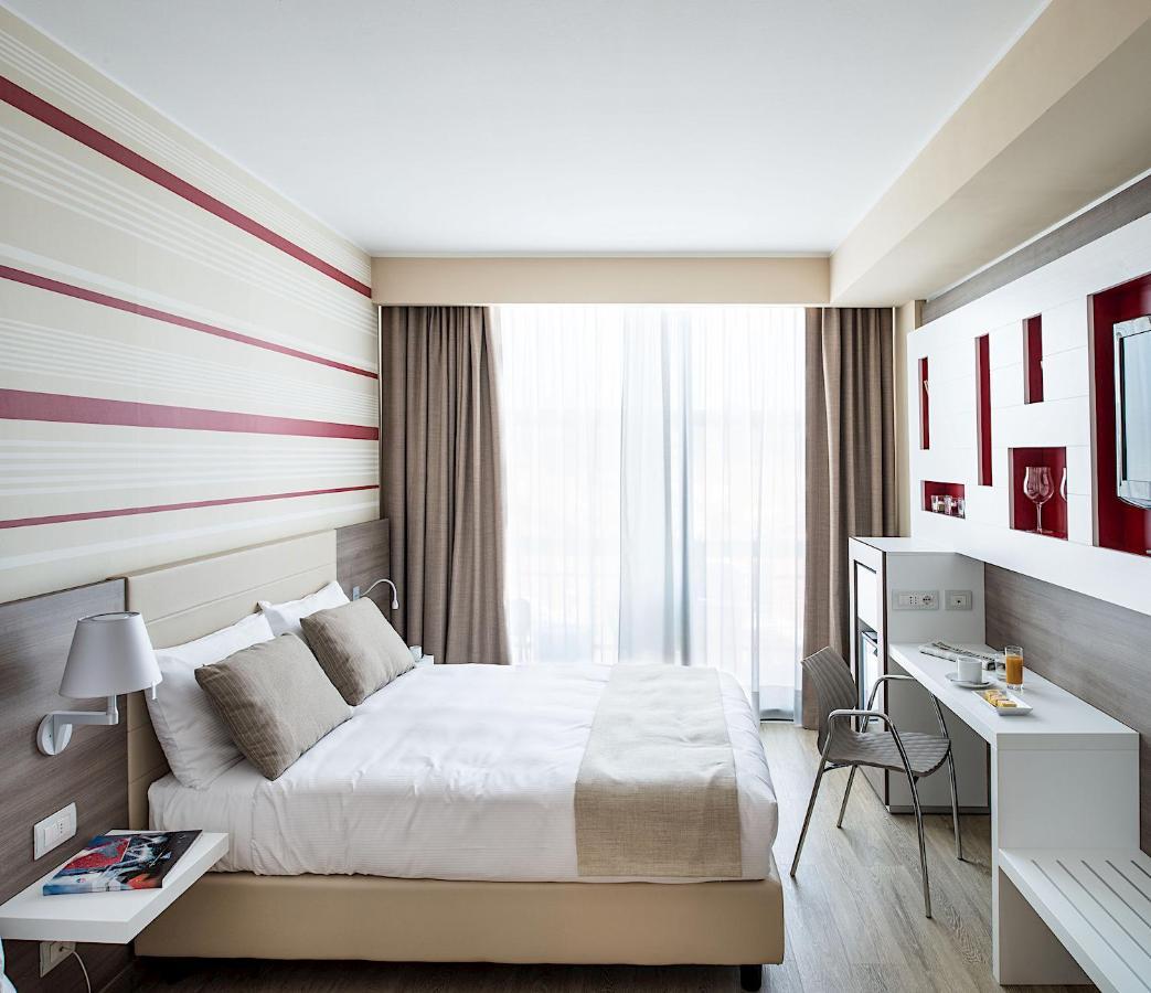 Enjoy Garda Hotel 4*