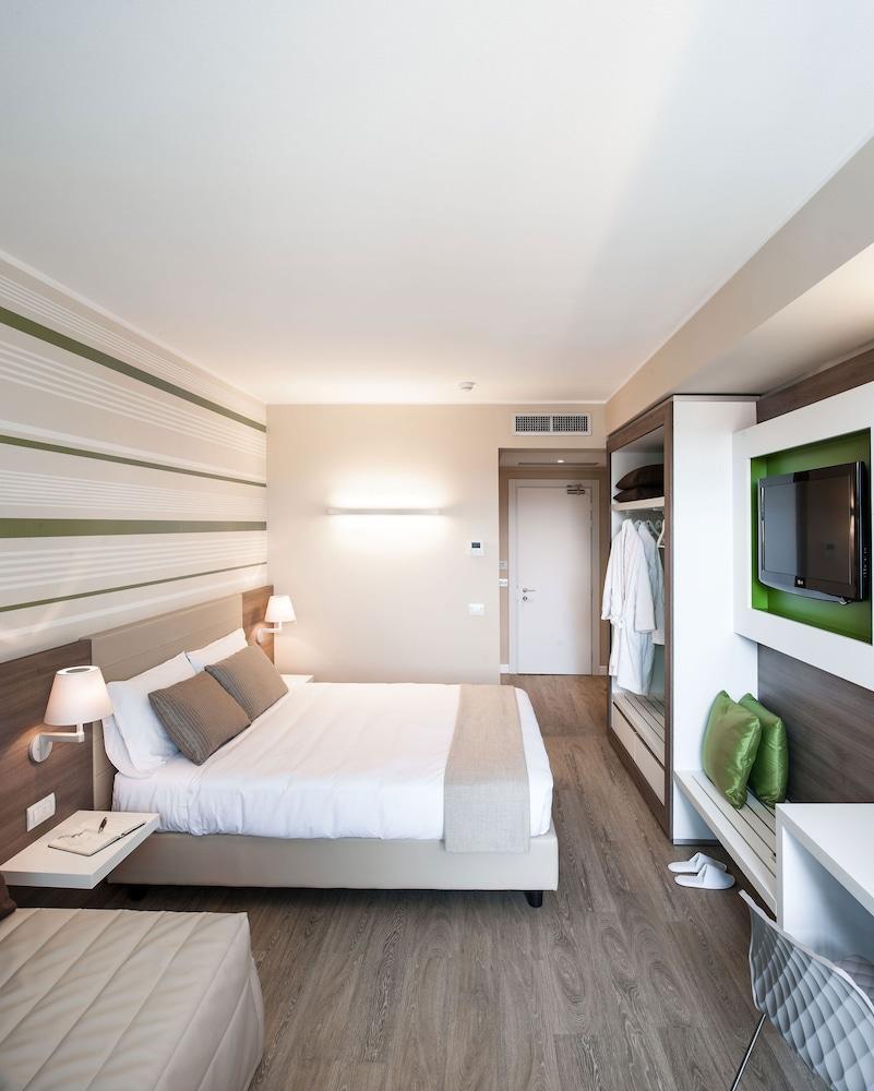 Enjoy Garda Hotel 4*